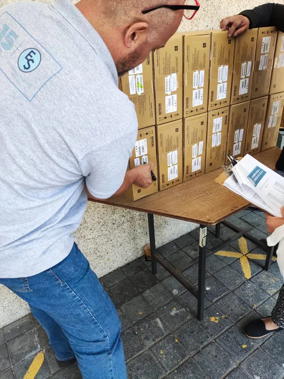Entrega de equipo y proyecto tecnológico de Economic Sales, registro 8