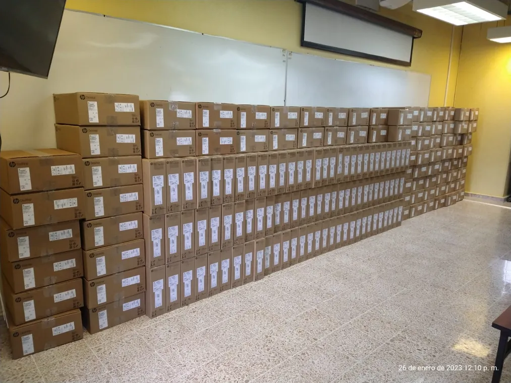 Entrega de equipo y proyecto tecnológico de Economic Sales, registro 11