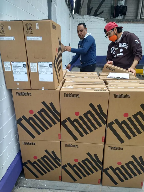 Entrega de equipo y proyecto tecnológico de Economic Sales, registro 13